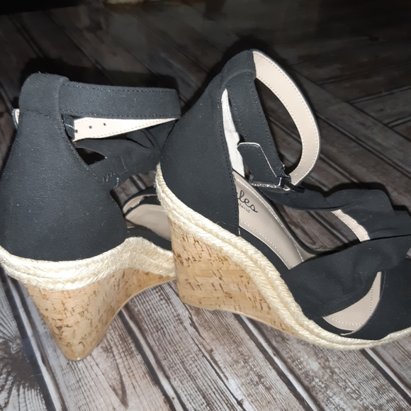 Wedge's - Picture 4 of 4